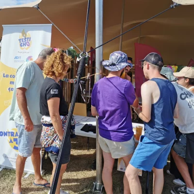 Stand Testi Cho Jour J au Village du V and B Fest' dans l'Espace Solidaire : sensibilisation de festivaliers